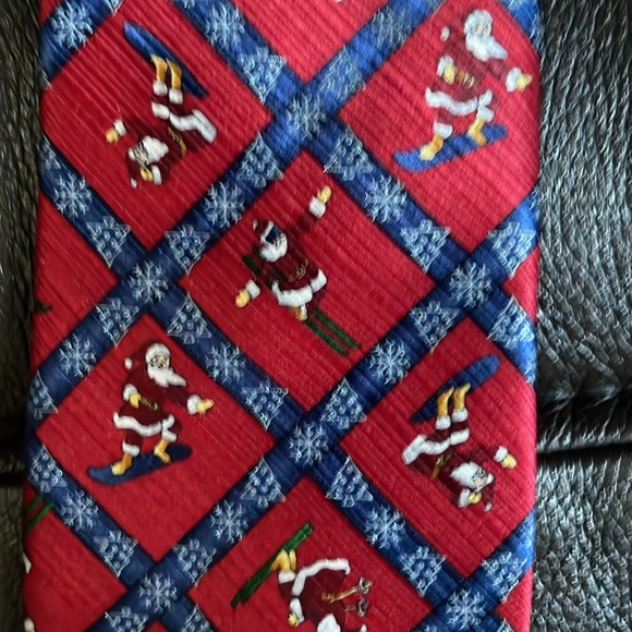 Men’s Christmas Tie. Santa snow sports. City Streets brand. Red. 100% silk - Picture 2 of 4